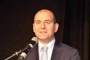 T&uuml;rkiye'nin sorunu g&uuml;&ccedil;s&uuml;z siyaset