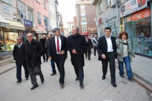 CHP'li İnce: Ter&ouml;r&uuml; &ccedil;&ouml;zerken incitmemeliyiz