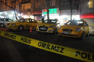 Taksicilerin kavgası kanlı bitti