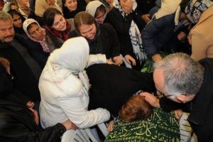 Minik Irmak g&ouml;zyaşlarıyla toprağa verildi
