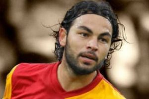 Sel&ccedil;uk İnan'ın Sneijder tweeti taraftarı kızdırdı