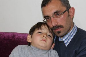 Minik Utku'nun yaşaması 30 bin liraya bağlı