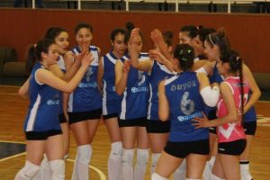 Merinos Bayan Voleybol takımı Dicle &Uuml;niversitesi'ni puansız g&ouml;nderdi