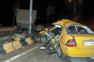 TIR otomobili ezdi: 1 &ouml;l&uuml;