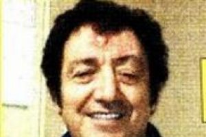 M&uuml;sl&uuml;m G&uuml;rses'in 37 yıl sonra bıyıksız ilk fotoğrafı