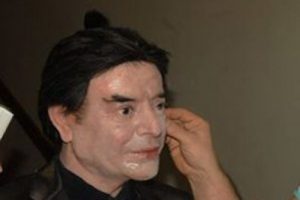 Erol B&uuml;y&uuml;kbur&ccedil;'un heykelini yaptılar