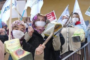 Tenekeli protesto
