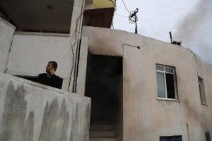 Minik Efe'yi yanmaktan komşuları kurtardı