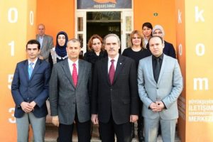 "Cevizi par&ccedil;alamadan zarını nasıl soyuyorlar"