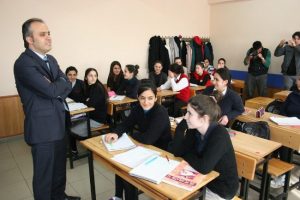 İneg&ouml;l Belediyesi &ouml;ğrencileri &uuml;niversiteye hazırlıyor