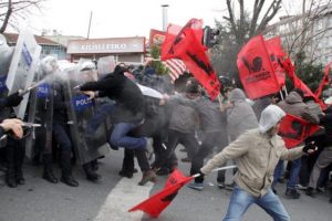 Kadık&ouml;y'de &ouml;ğrencilere sert m&uuml;dahale