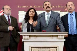 Sırrı S&uuml;reyya &Ouml;nder CHP'li Başkan'dan &ouml;z&uuml;r diledi