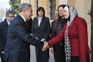 Avrupa'nın ilk baş&ouml;rt&uuml;l&uuml; belediye başkanını ziyaret etti