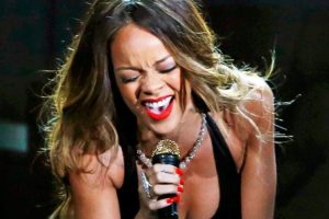 Rihanna biletleri 15 g&uuml;nde t&uuml;kendi