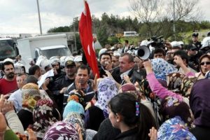 2B protestocuları Antalya- Alanya karayolunu trafiğe kapattı
