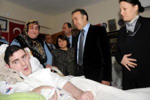 G&uuml;ls&uuml;m Anne'ye Vali'den ziyaret