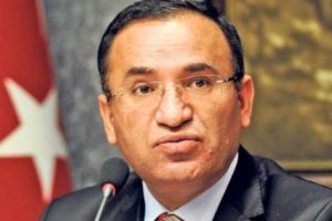 Bekir Bozdağ'ın katıldığı konferans &ouml;ncesi olaylar &ccedil;ıktı