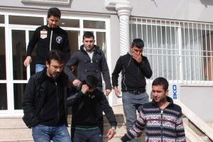 Polise taş atanlar tutuklandı