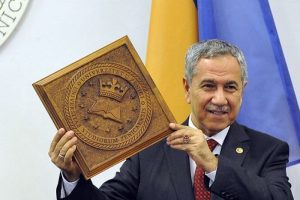 Arın&ccedil;'tan Bosna'ya tam destek