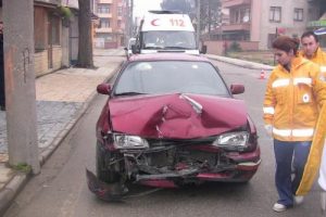 Sivil polis otomobili kaza yaptı