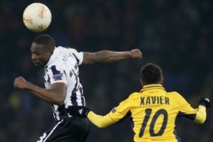 Ameobi'nin tek gol&uuml; Newcastle'a turu getirdi