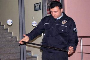 &Uuml;niversite &ouml;ğrencilerine meydan dayağı