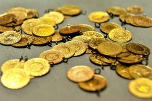 Odunluktan 32 bin 500 liralık altın &ccedil;alındı