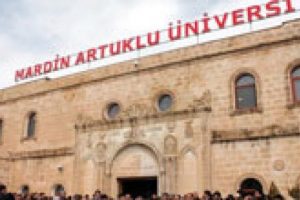 &Uuml;niversiteyi karıştıran yazı