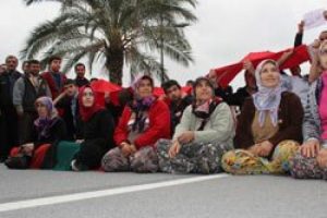 2B arazileri i&ccedil;in yol kapattlılar