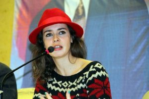 Pelin Batu sevenleri ile buluştu