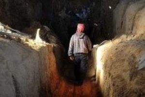 Gazze sınırındaki t&uuml;nellerde suyla yaşam savaşı