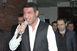 Hakan Altun bu totemle sahneye &ccedil;ıkıyor