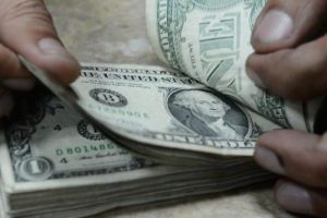 Dolar kazandırdı altın ve borsa d&uuml;şt&uuml;