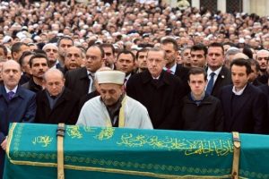 Enver &Ouml;ren son yolculuğuna uğurlandı