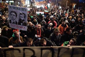 Bulgaristan'da y&uuml;z binler sokaklara d&ouml;k&uuml;ld&uuml;