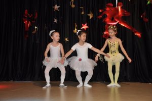 Sınav'ın dans&ccedil;ıları sahneyi salladı