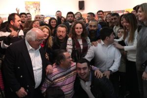 &Uuml;nl&uuml; sanat&ccedil;ılar 'film afişleri' sergisinde