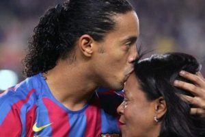Ronaldinho futbolu bırakmayı d&uuml;ş&uuml;nm&uuml;ş