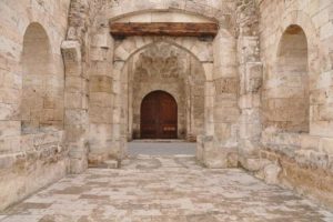 Tarihi medrese &ccedil;&uuml;r&uuml;meye terk edildi