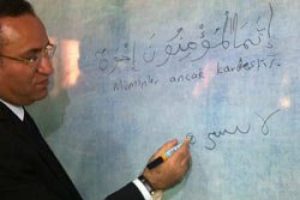 Bekir Bozdağ'dan Sudanlı yetimlere Kur'an dersi