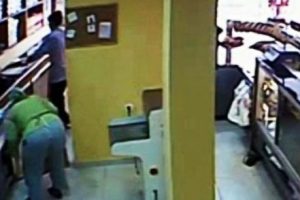 C&uuml;zdan hırsızı kameralara yakalandı