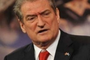 Arnavutluk'ta 'Avrupa Birliği' referandumu