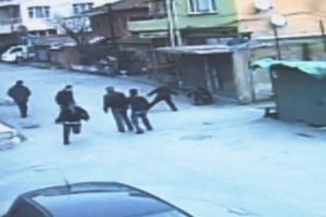 Sokak ortasında kanlı hesaplaşma