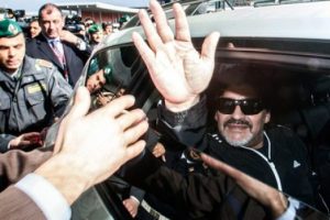 Maradona'ya coşkulu karşılama
