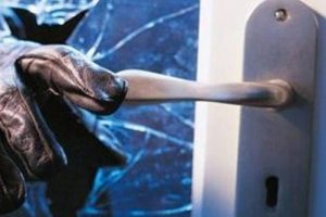 Parmak izini &ccedil;amaşır suyu ile yok etmeye &ccedil;alıştı