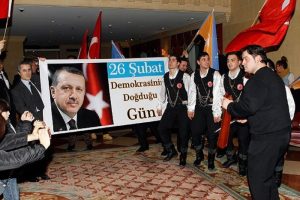 Erdoğan'a pankartlı doğum g&uuml;n&uuml; kutlaması