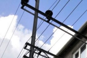 Elektrik akımına kapılarak &ouml;ld&uuml;