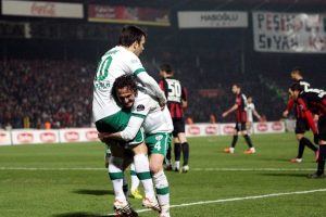 Asisti sen yap gol&uuml; biz atalım Batalla