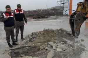 Jandarmadan ka&ccedil;ak akaryakıt operasyonu