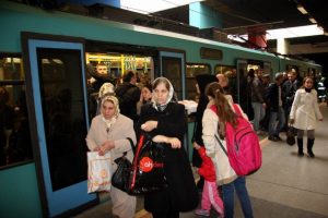 Polisten metro istasyonlarında dolandırıcılık anonsu